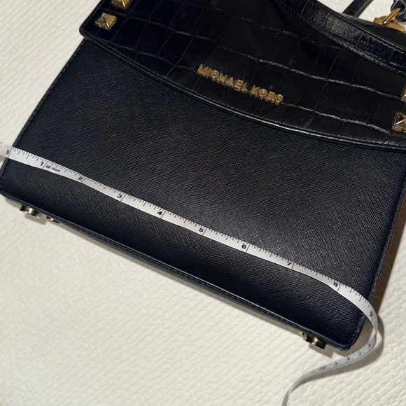Michael Kors Black and Gold‎ Crossbody Bag with Elegant Design - Picture 3 of 4